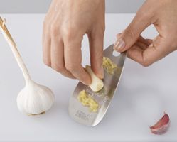 Knoblauch- und Ingwerreibe aus Edelstahl / Knoblauchpresse
