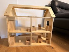 Puppenhaus aus Holz mit Möbeln zwei Etagen guter Zustand