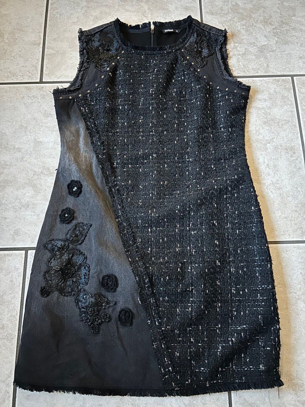 Desigual Kleider: DESIGUAL Etuikleid schwarz Gr.44 – Neu (gemäss Beschreibung) aus Stäfa von Ildi