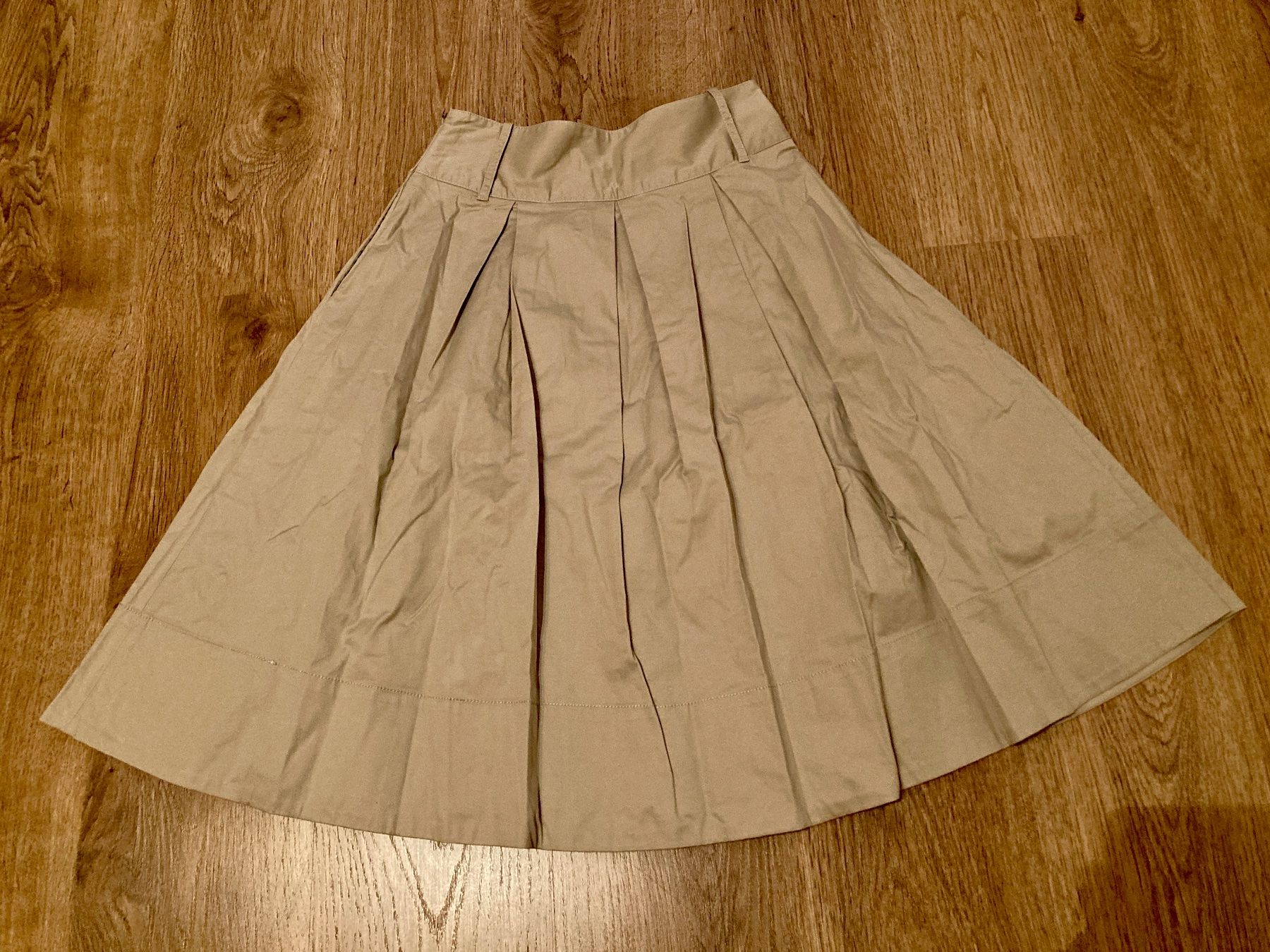 Zara Jupes: Jupe beige boutonnée devant plissée-taille M 38- ZARA BASIC – D'occasion à Chézard-St-Martin par timogabychou 1