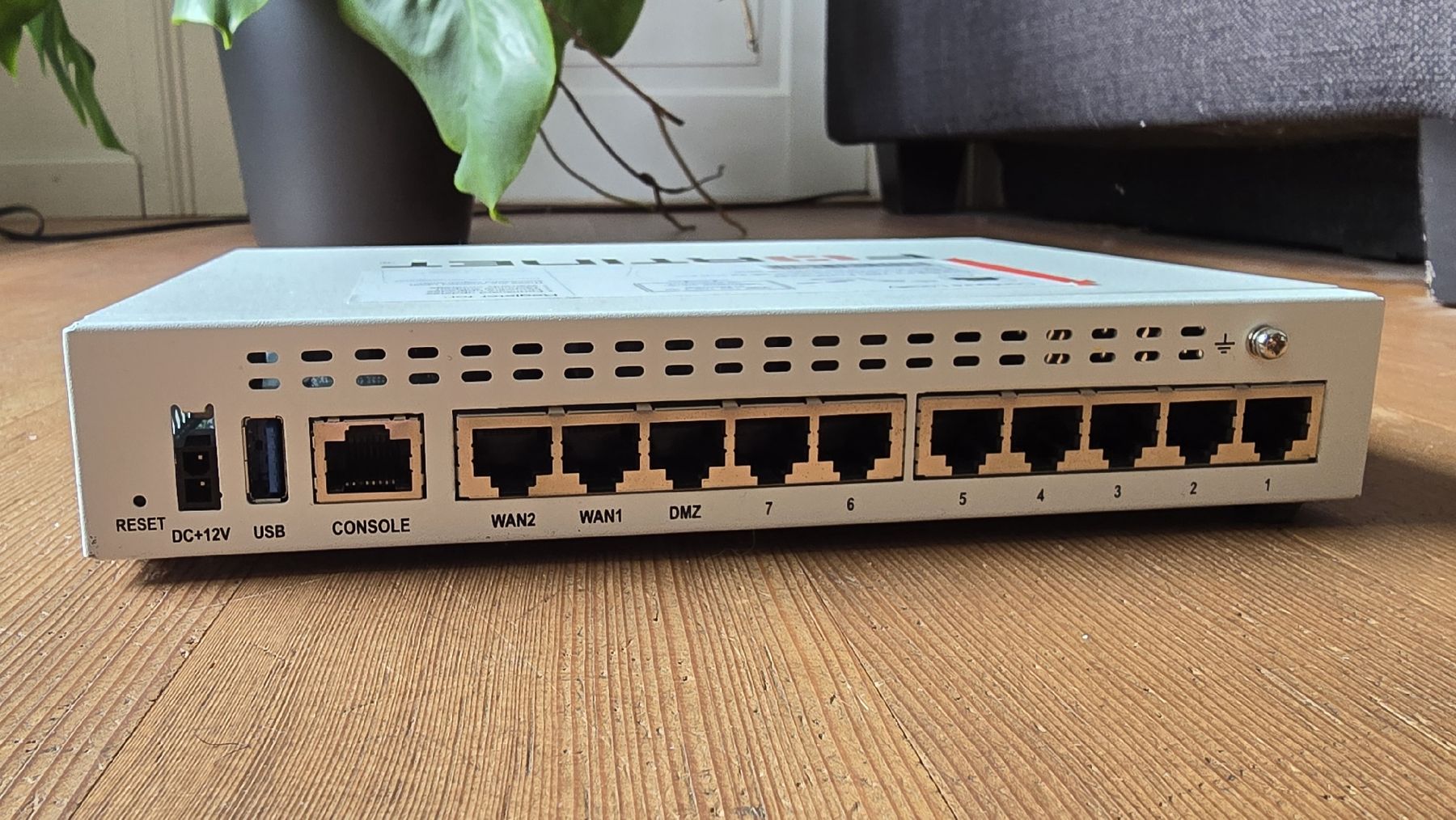 Fortinet Firewall: Fortinet Fortigate 60E Firewall – Usato da St. Gallen venduto da Chris1097 1