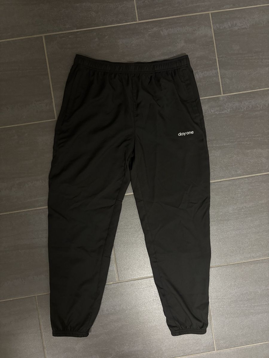 Completi, tute sportive e funzionali: Day one Performance Tracksuit L  – Nuovo (secondo la descrizione) da Rümlang venduto da svent 8