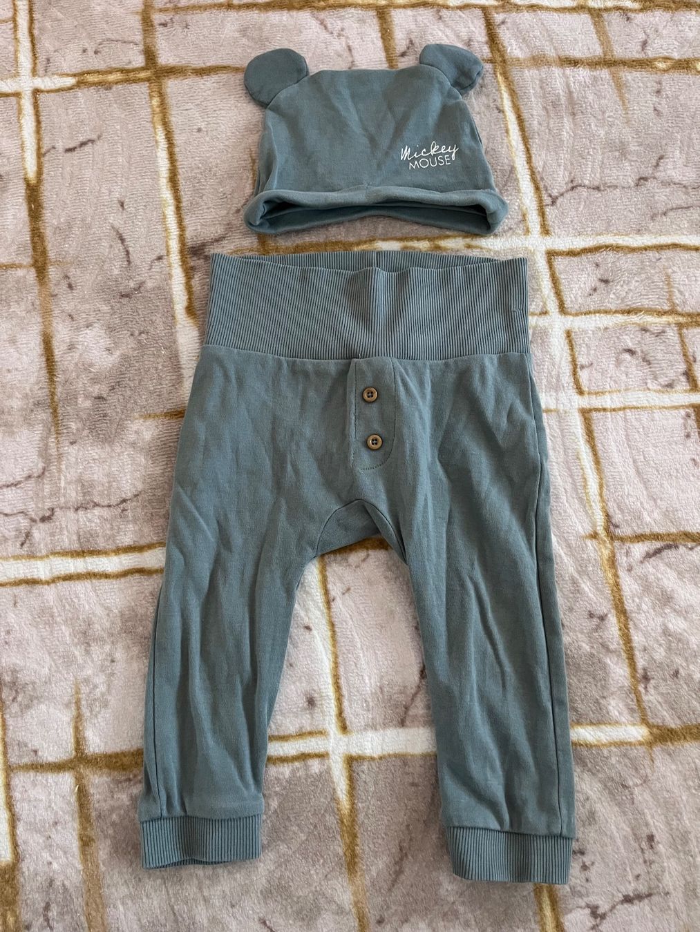 C&A Ensembles coordonnés: Hose und passende Mütze Grösse 80 – D'occasion à Riedholz par Charlie_2007