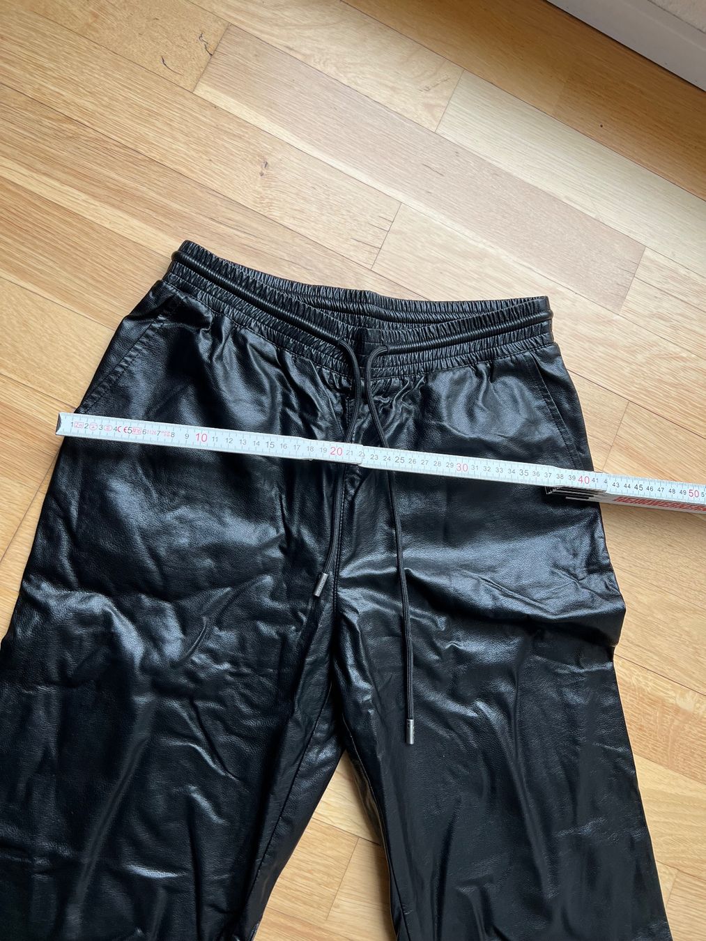 Only Pantaloni: Kunstlederhosen schwarz – Nuovo (secondo la descrizione) da Jona venduto da n.ferrari 3
