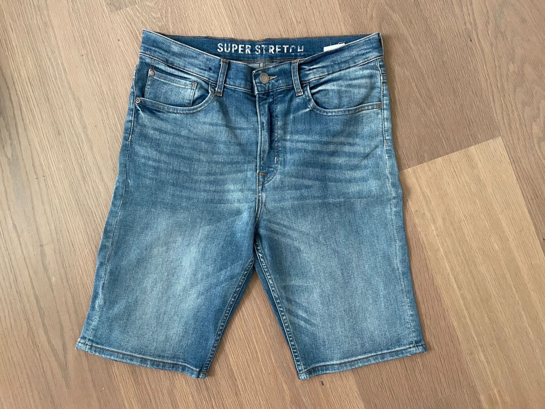 H&M Pantaloni: Kurze Jeans in Grösse 170 – Usato da Rüschlikon venduto da user999