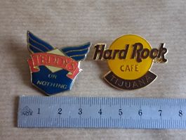 2  Anstecker/Broschen Hard Rock Cafe & Teddys or Nothing