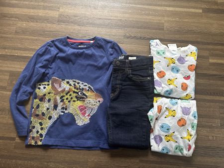 Kids Bundle size 122: Pajamas, Jeans, Top,