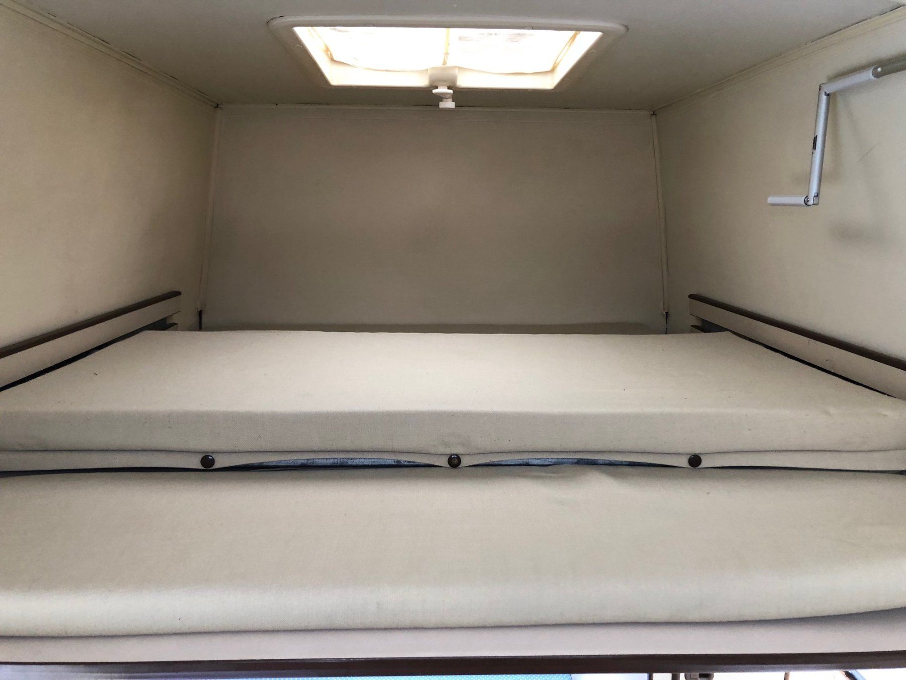VW Veicoli da campeggio: VW T3 Bus Camper – Usato da Gstaad venduto da Johny3 7