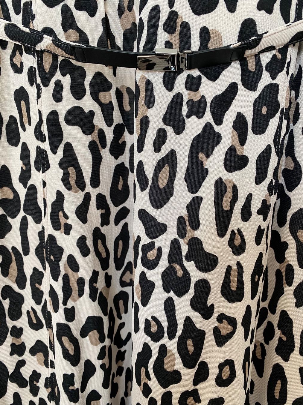 Marc Cain Kleider: Marc Cain Kleid mit Leomuster Gr. N6  LP 480.- – Neu (gemäss Beschreibung) aus Buchs-ZH von Frauenkleidermarkt 6
