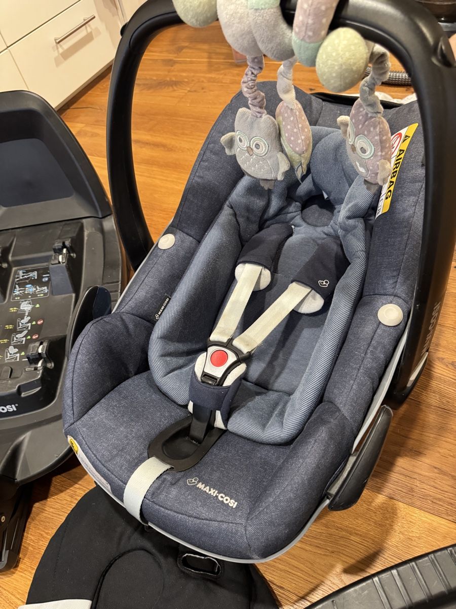 Maxi-Cosi Seggiolini per auto: Maxi cosi Babyschale mit Station – Usato da Sempach venduto da Caranedache 1