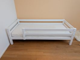 Kinderbett mit Rausfallschutz weiss von Pfister (Hoppekids)