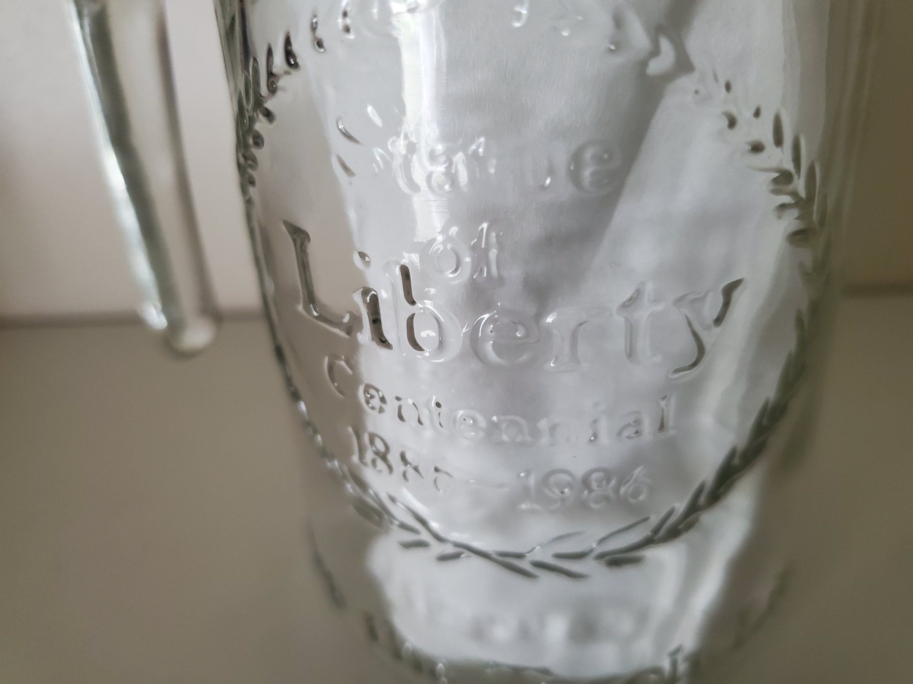Verres: Chope commémorative 1986 Statue de la Liberté Anchor Hocking – D'occasion à Rennaz par La_malle_du_dauphin 1