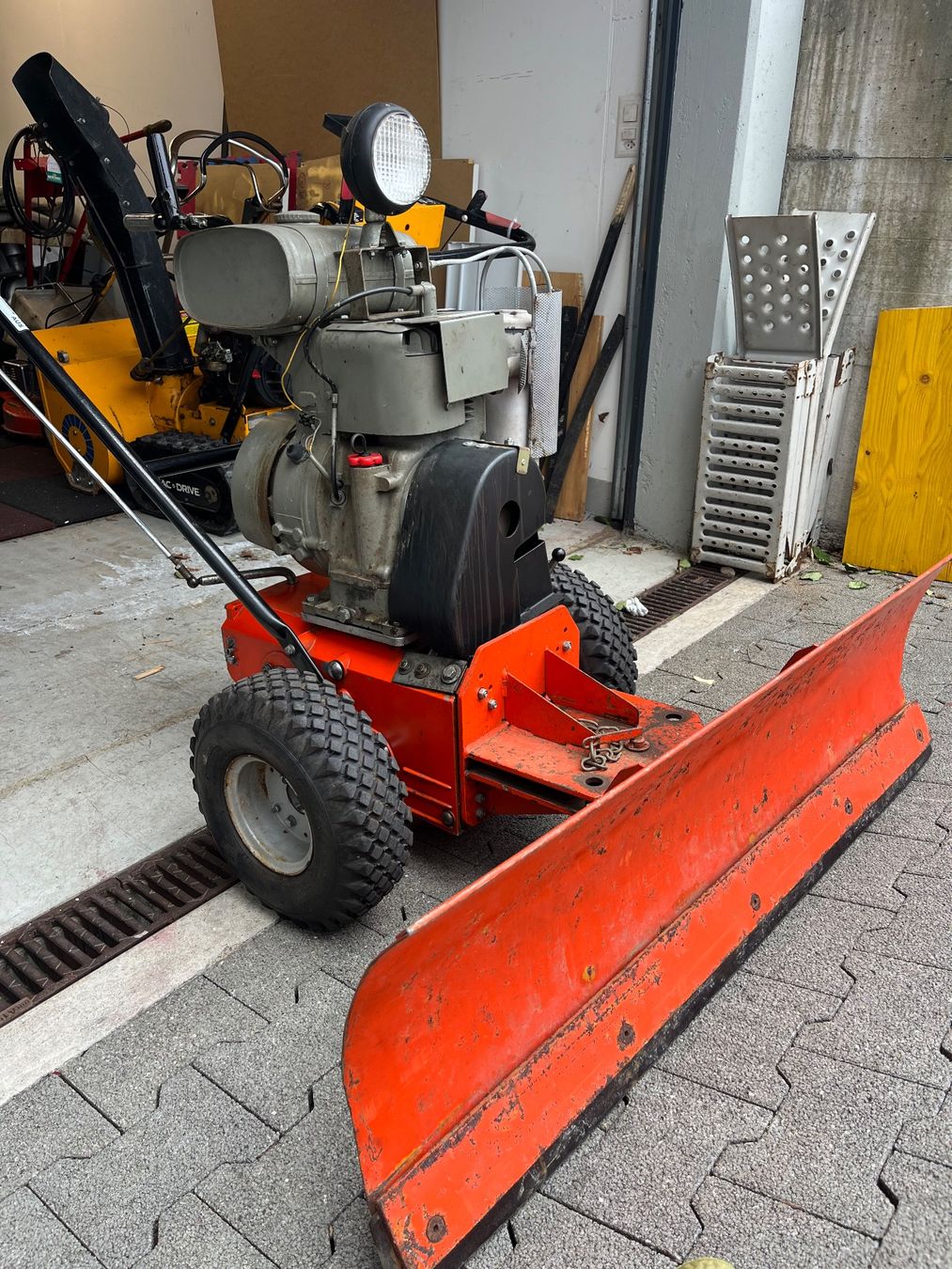 Sgombero neve: Schneepflug Universal mit MAG 1040 – Usato da Schänis venduto da Trojan10