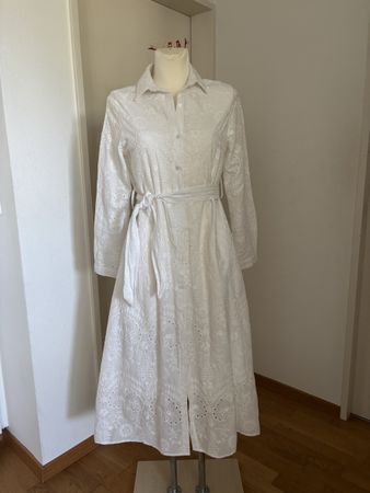 Kleid weiss bestickt Grösse S mit Gürtel guter Zustand