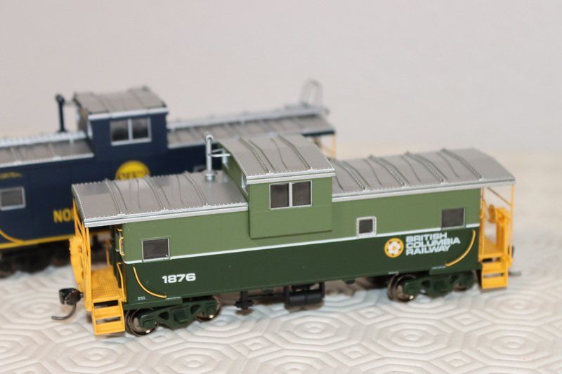 Modelleisenbahnen: 3 US Caboose ( 540) – Gebraucht aus Kerzers von Winu64 2
