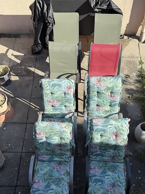 Set di tavolo e panche: Set de 8 chaises  – Usato da Arvillard (Salins) venduto da Taniguchi