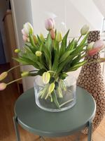 Frühlingsfrische: Tulpenstrauss mit Glasvase, Top!
