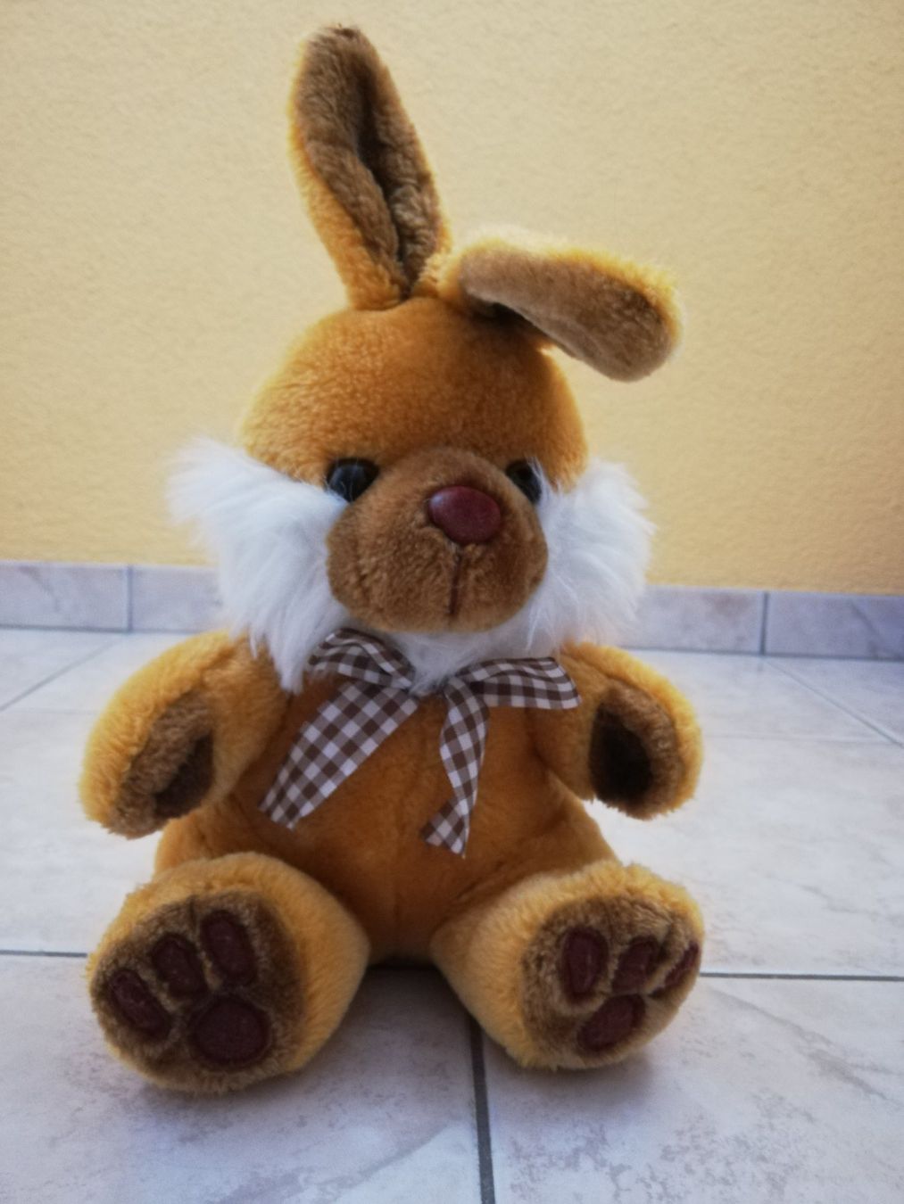 Spielzeuge: Plüsch Hase sitzend, 2 Stück – Neu (gemäss Beschreibung) aus Starrkirch-Wil von Mambostar