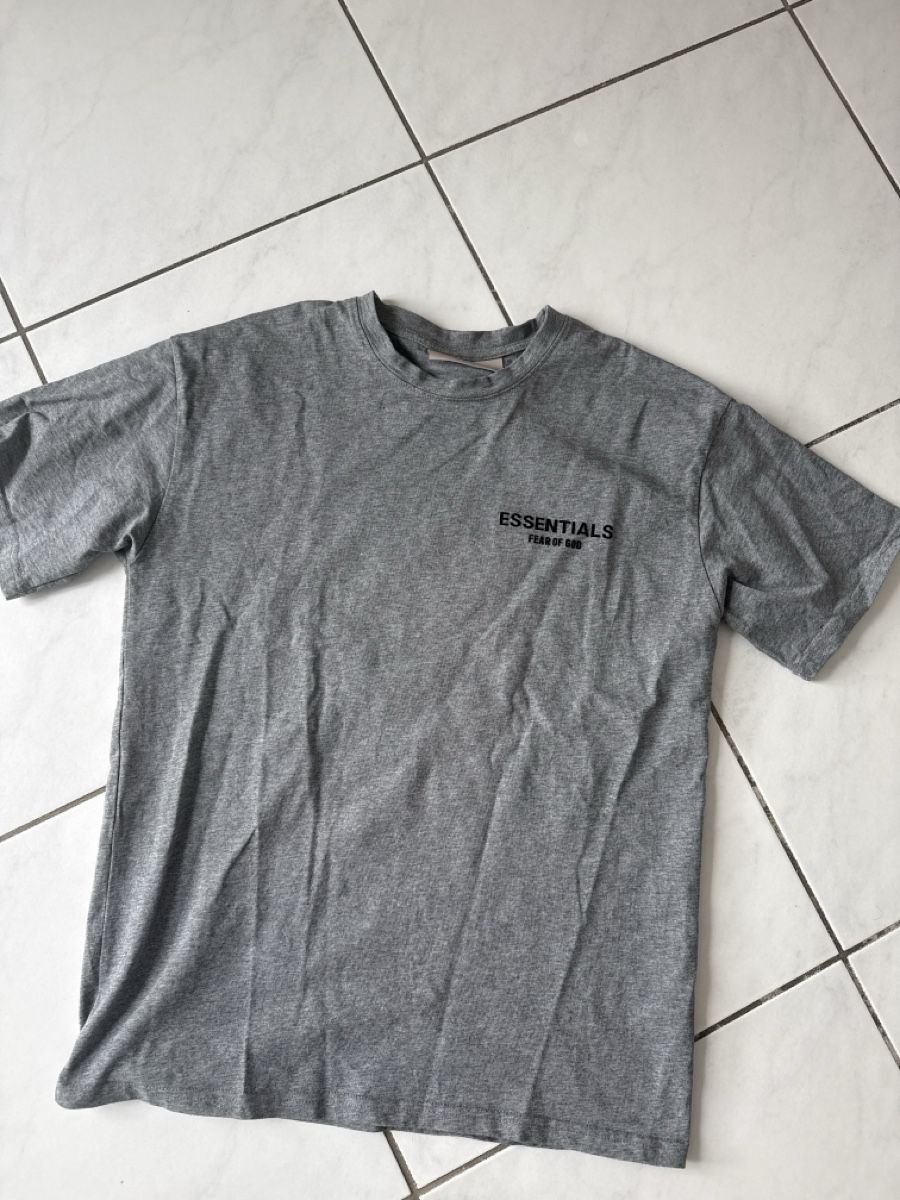T-shirt: Shirt Gr M Essentials – Usato da Zell ZH venduto da Guffos