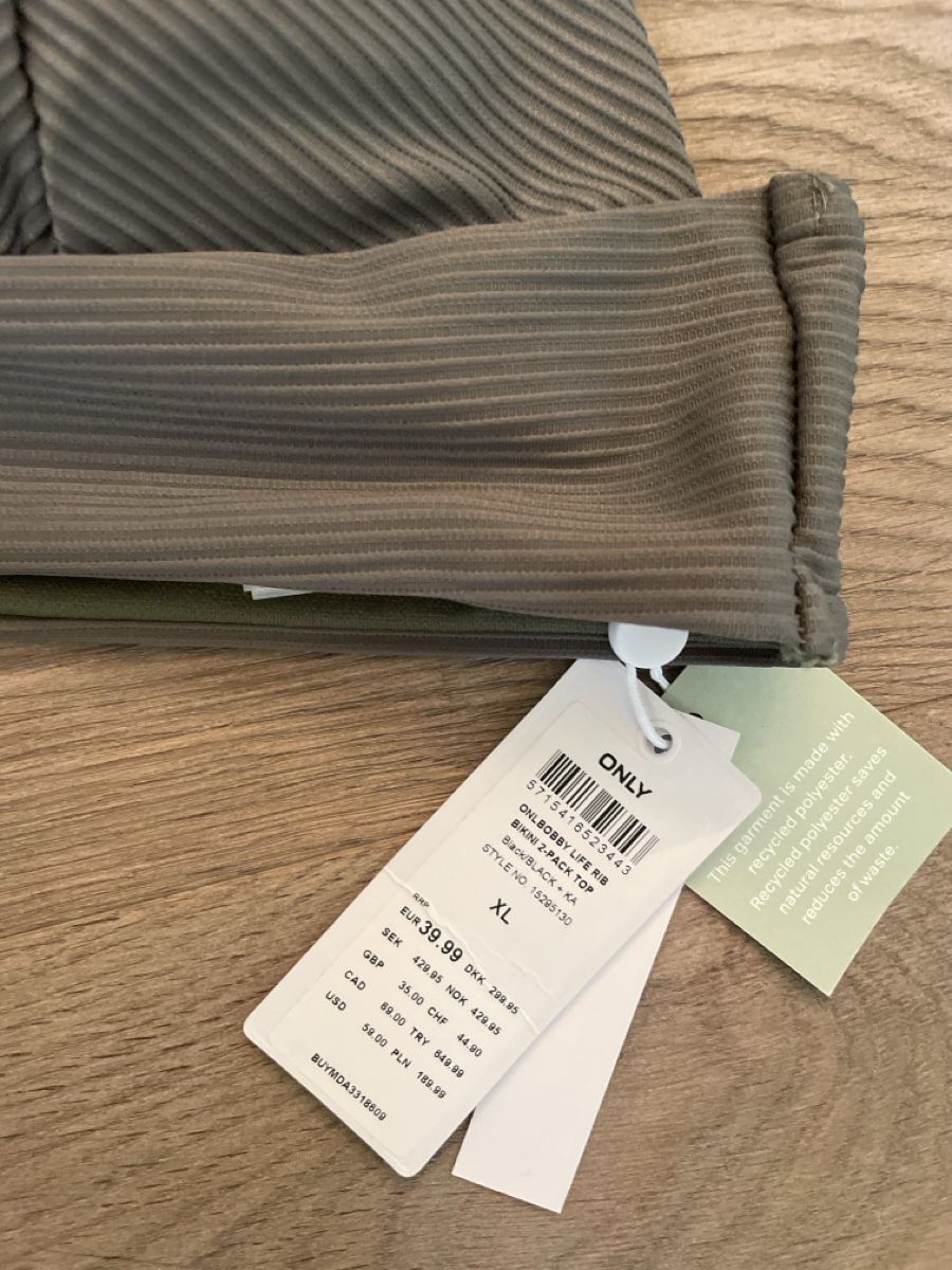 Costumi da bagno & Bikini: Bikini Oberteile 3Stück – Nuovo (secondo la descrizione) da Hergiswil NW venduto da natejuke 1