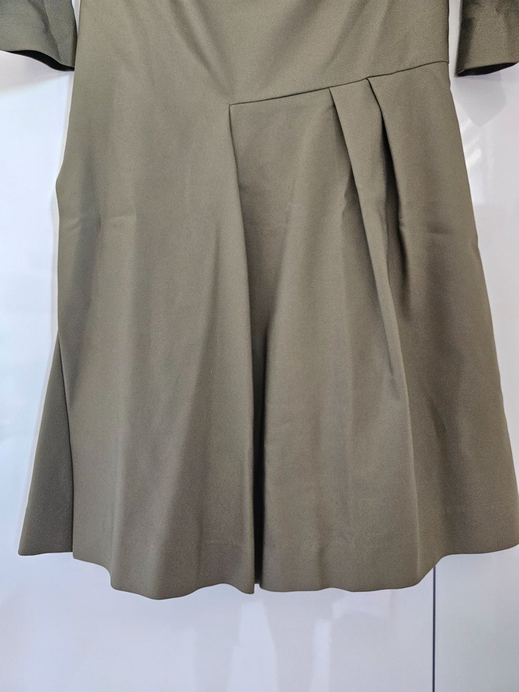 Kleider: Robe Kaki "Cop-Copine" Originale, avec une encolure bateau. – Gebraucht aus Basel von Paloma6261 2