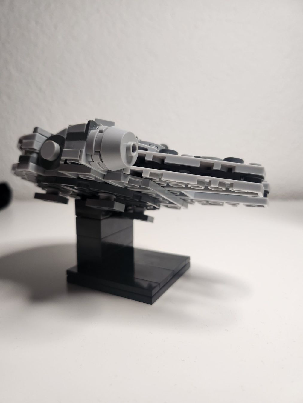 Baukästen: Millennium Falcon  mit Ständer MOC – Gebraucht aus Niederurnen von Ghost.recon 3