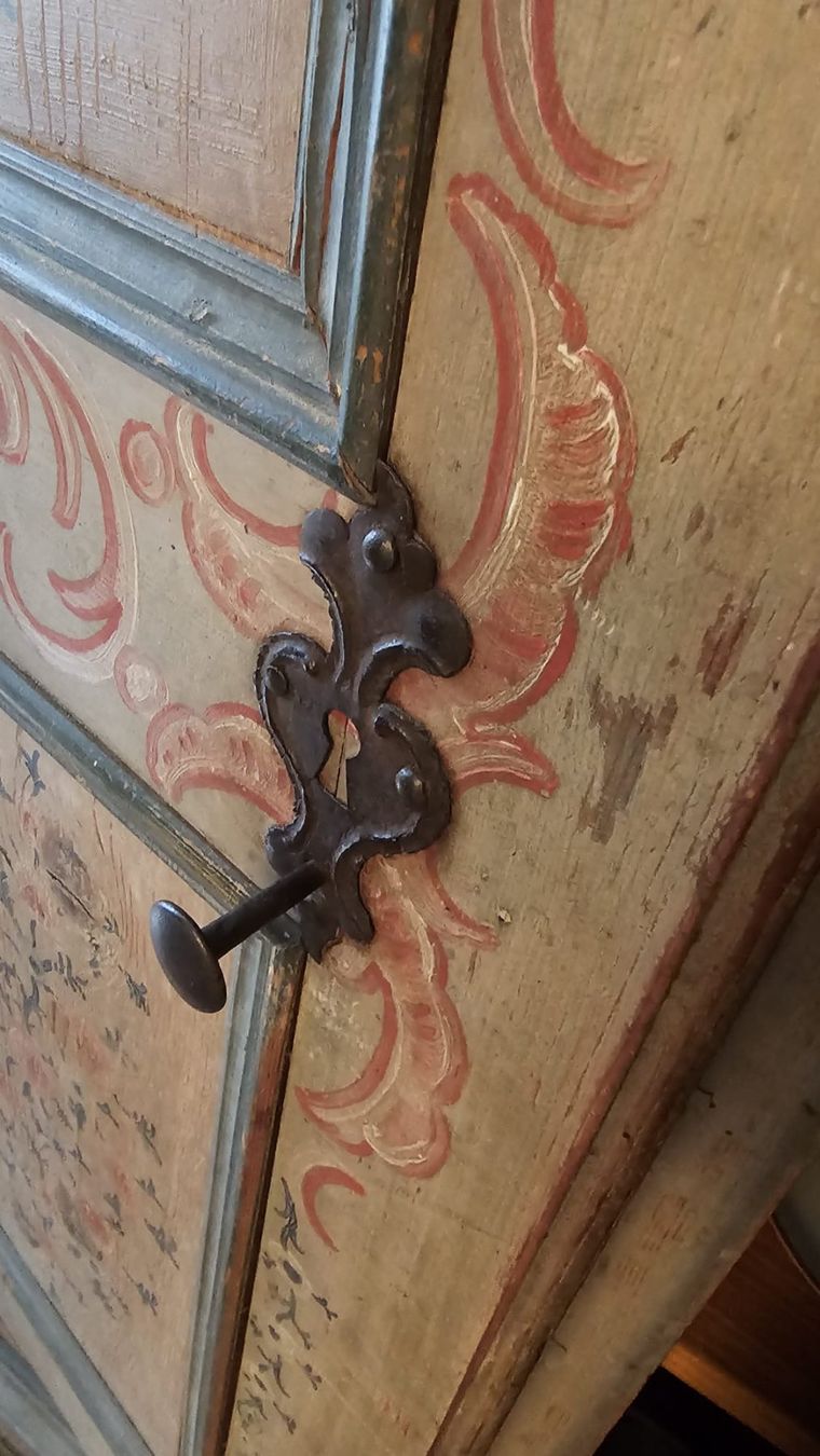 Armadi: bemalter Bauernschrank antik – Usato da Diessenhofen venduto da Osio 6