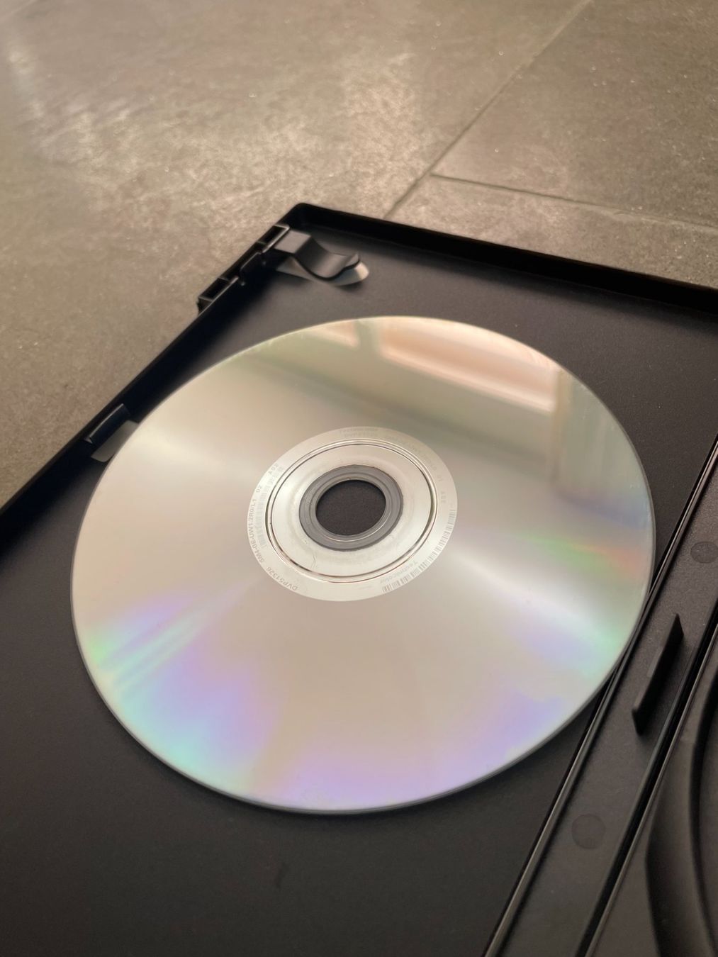 Tutti i DVDs: DVD Scary Movie 4 – Usato da Zofingen venduto da angito 4