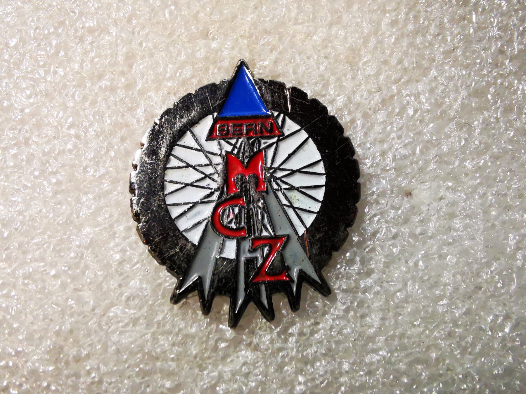 Placchette & Badge: Ansteckpin 51: MCZ Bern – Usato da Oppligen venduto da Pin-Fall-Shop
