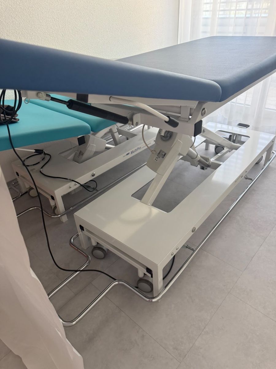 Liegen & Liegestühle: Behandlungsliege & OP Hocker – Gebraucht aus Zürich von lau_yf5f