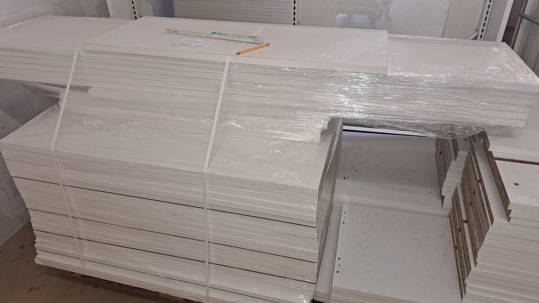 Articoli in legno: Posten weisse Holz Tablare – Usato da Diessenhofen venduto da Osio 2