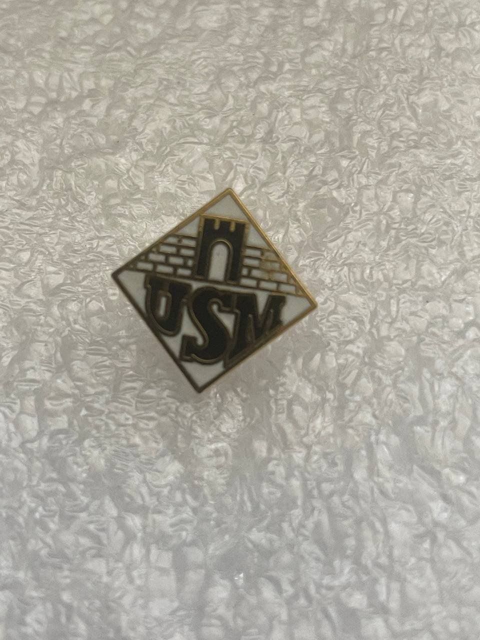 Placchette & Badge: 227. Pin - Monte Carasso – Usato da Luzern venduto da Irek