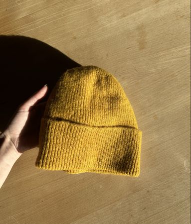 Bonnet jaune moutarde, NEUF, parfait pour l'hiver