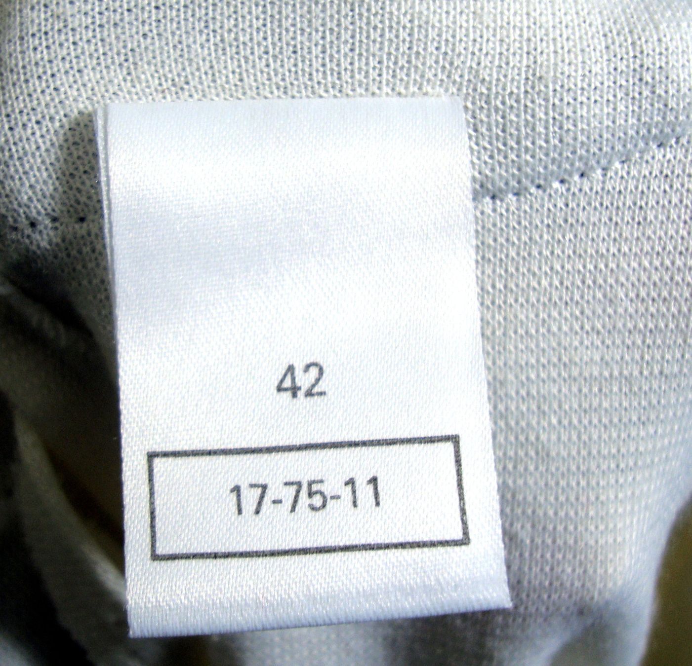 Maglioni & Felpe: Bluse, Oberteil, Strick, creme-schwarz, Gr. 42/L – Usato da Stehrenberg venduto da AB-C 2