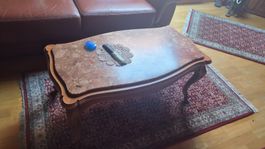Table basse style Louis XV en bois sculpté avec plateau en m