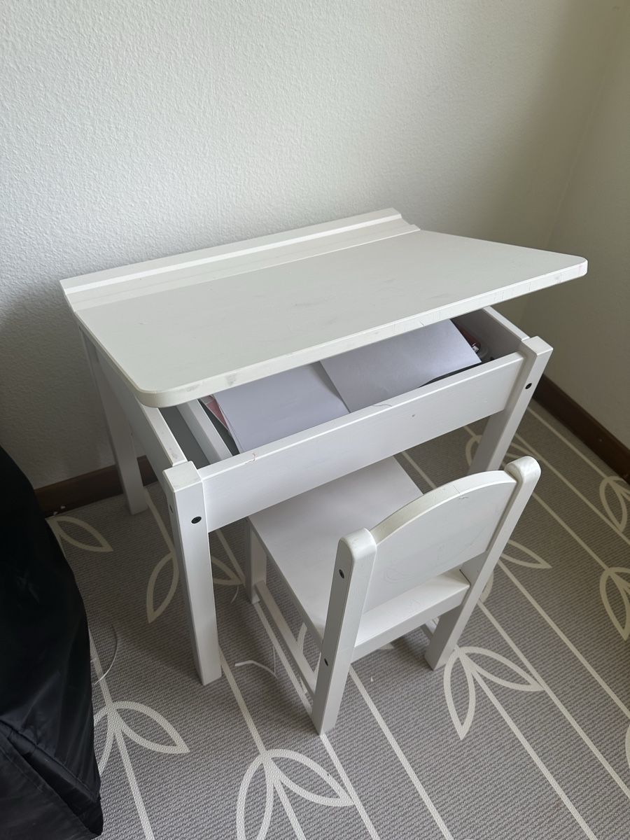 Scrivanie: Ikea Kindertisch, Pult, Schreibtisch – Usato da Winterthur venduto da pompowerpuff 1