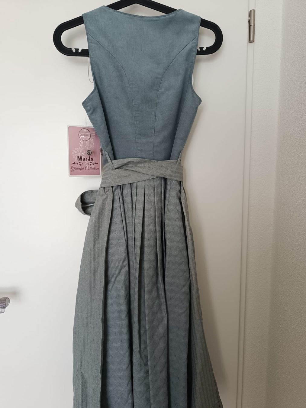 Costumi: Dirndl MarJo inkl. Bluse – Nuovo e nell'imballaggio originale da Niederrohrdorf venduto da kahaas 2