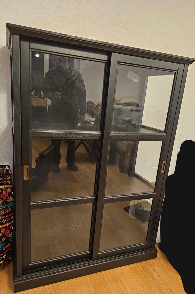 Ikea Regale: Display Cabinet, dark wood, sliding doors. – Gebraucht aus Spreitenbach von Stefani_ch 1