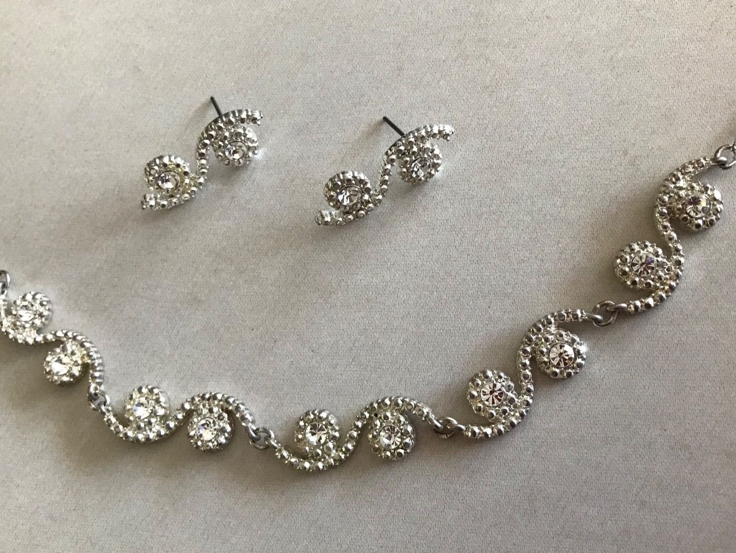 Catenine: Joli ensemble de bijoux argenté – Usato da Grimisuat venduto da eliseba88 1