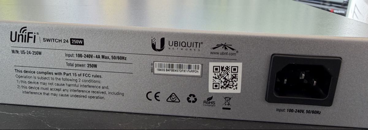 Ubiquiti Racks & Ständer: UniFi Switch 24 250W POE – Gebraucht aus Egliswil von HolgerHermann 3