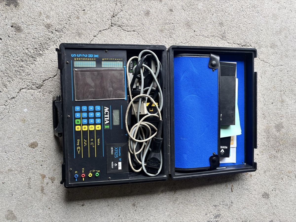 Renault Tutti pezzi di ricambio auto: Valise diagnostic Renault xr25 – Usato da Muraz (Collombey) venduto da impkiller01 2