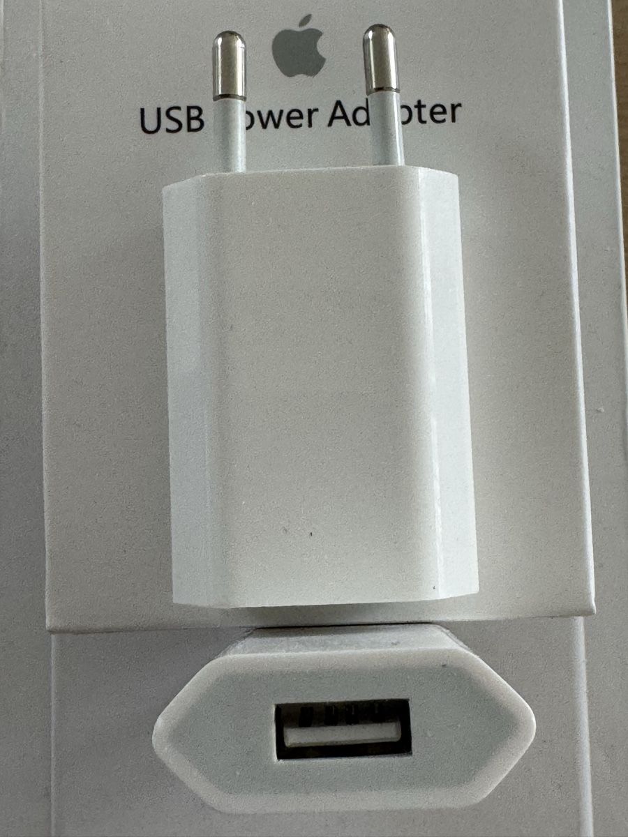 Apple Caricabatterie: Apple USB Power Adapter 5W – Usato da Männedorf venduto da deal4deal