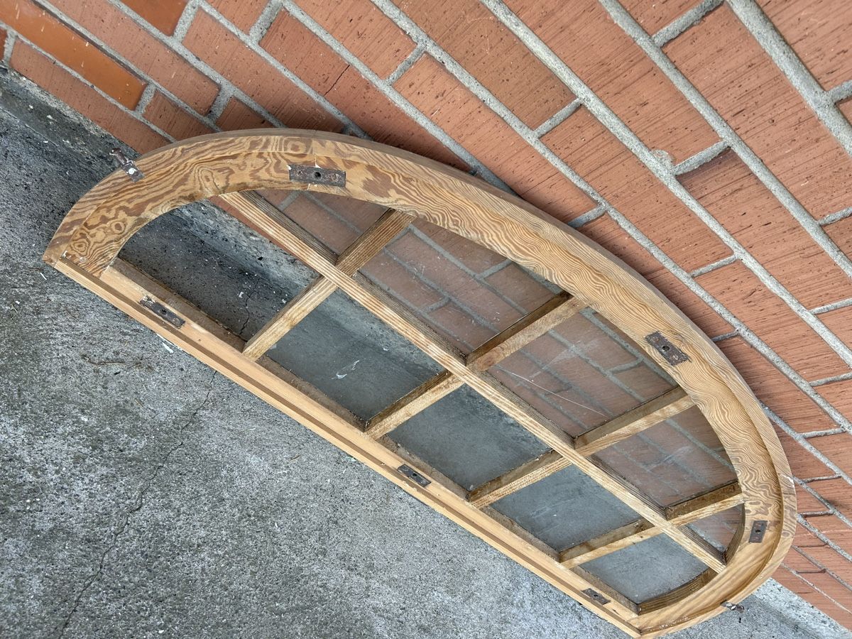Finestre: Altes Bogen Fenster zu verkaufen  – Usato da Gwatt (Thun) venduto da ate_6ng8