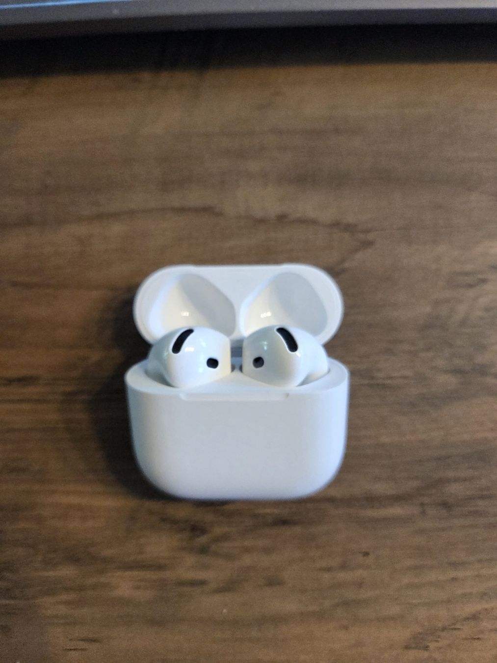 Apple Cuffie: Apple AirPods 4 mit ANC – Usato da Jona venduto da Keller_dani
