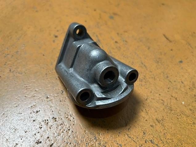 Alle Autoersatzteile:  Oil filter housing SAAB 900 Classic – Gebraucht aus Fenil-sur-Corsier von HEMIsphere_Garage