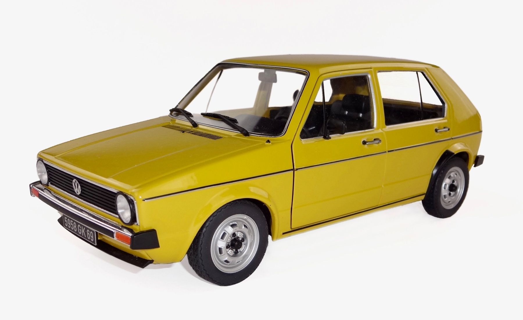 Volkswagen Modellini d'auto: VW GOLF 1 L, Massstab 1:18, Gelb – Nuovo e nell'imballaggio originale da Erlenbach im Simmental venduto da Model_box 1