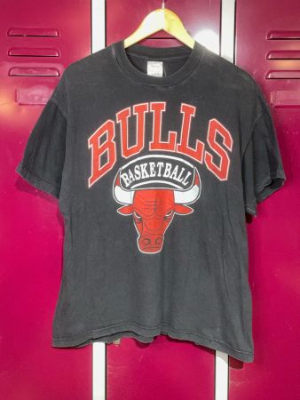 VINTAGE CHICAGO BULLS BASKETBALL NBA T-SHIRT SZ: L