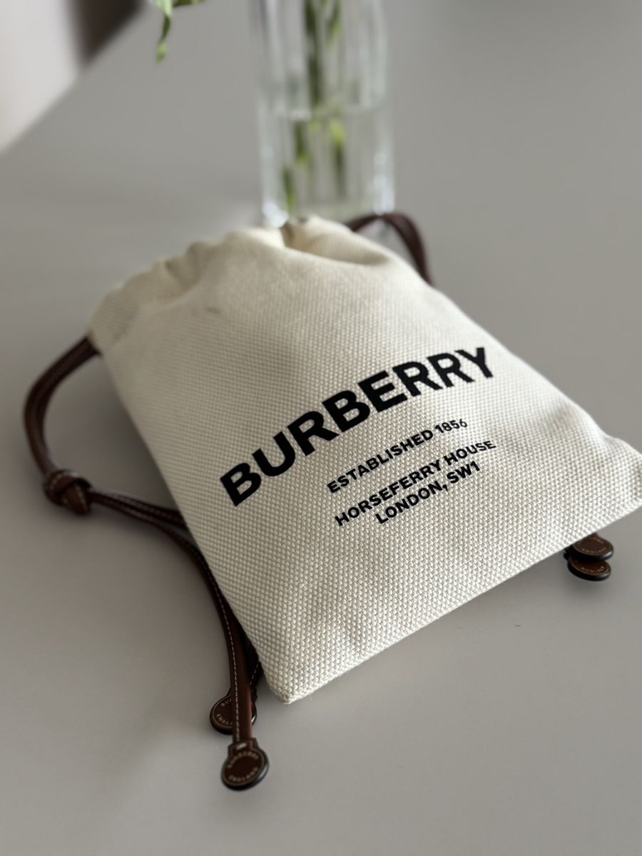 Taschen: Burberry Mini Bag Canvas Leather Drawstring Pouch White New – Gebraucht aus Dübendorf von Pink.Blue 3