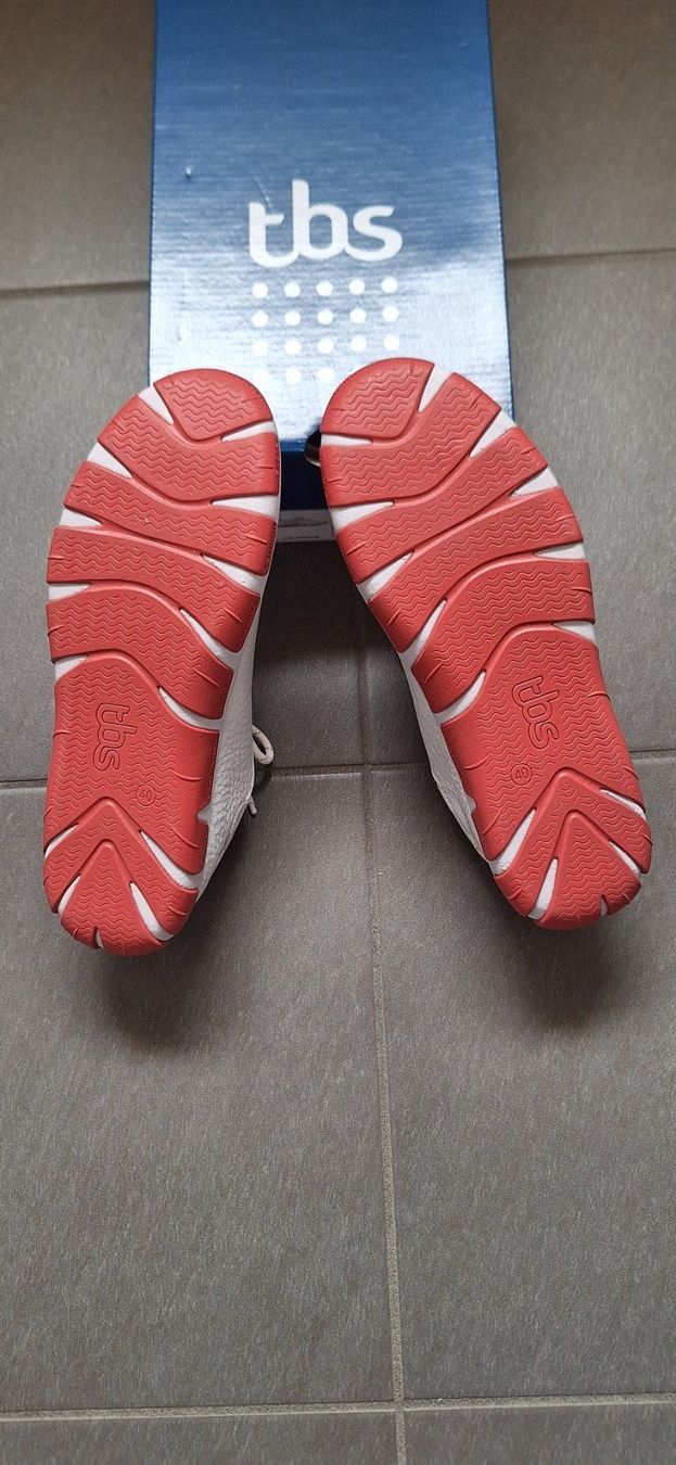 TBS Scarpe da donna: TBS, sneaker blanches, les marinières – Nuovo e nell'imballaggio originale da Lussery-Villars venduto da pousinete02 6