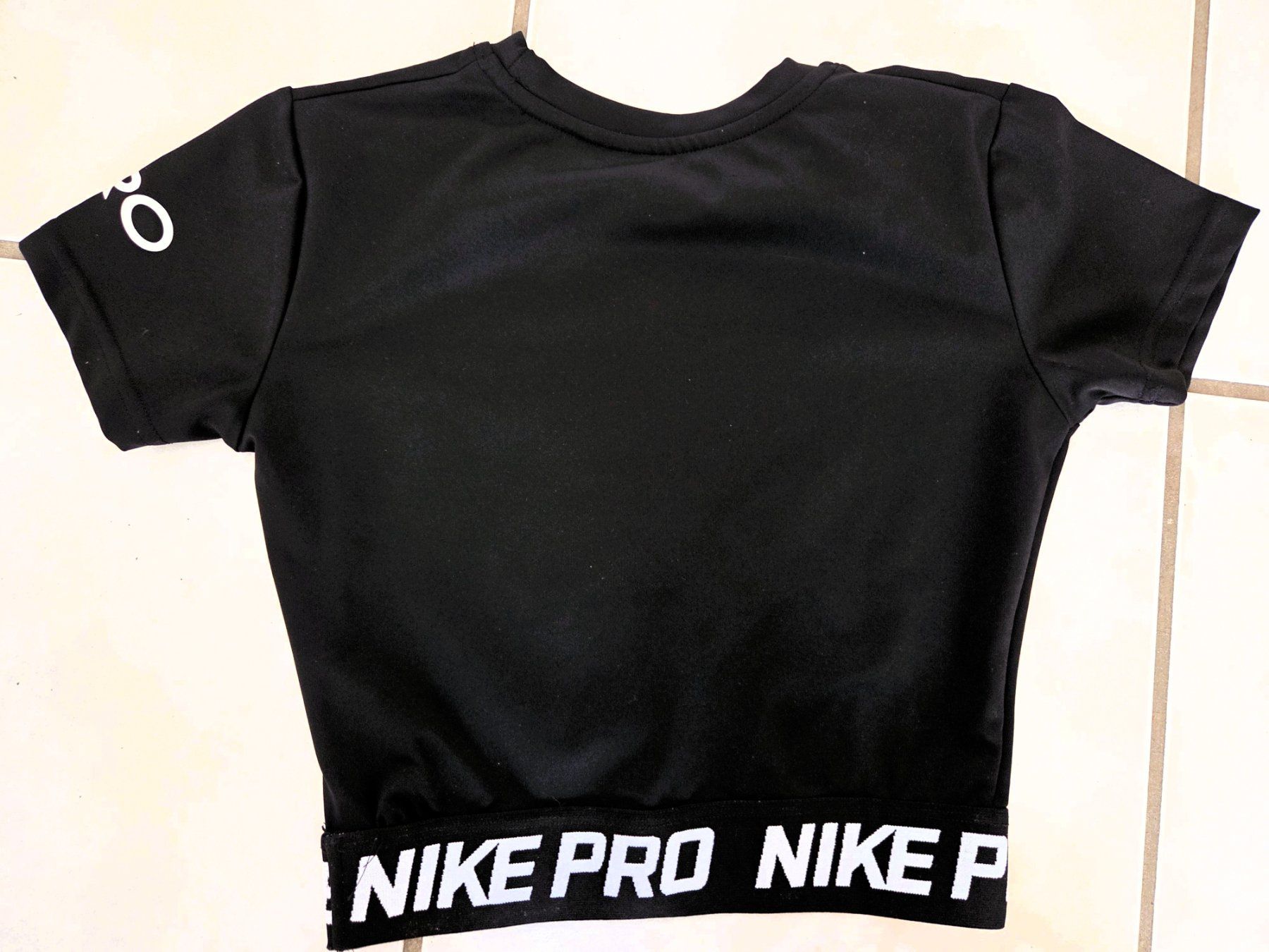 Nike Camicie, T-shirt & Polo: NIKE PRO - TSHIRT KINDER – Usato da Brüttisellen venduto da Nighttrain 1